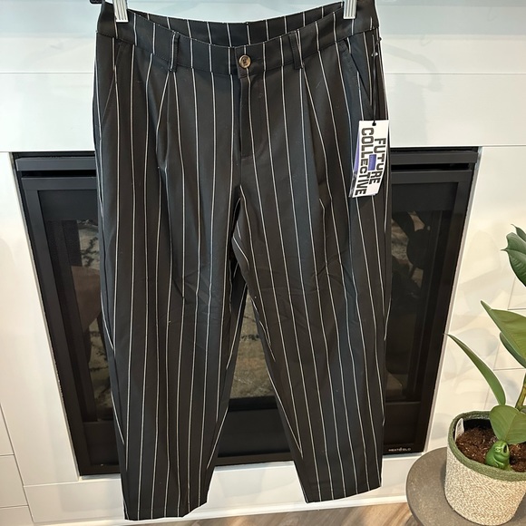 6. NWT FUTURE COLLECTIVE BLACK WHITE STRIPED PANTS SIZE 10 - Picture 1 of 5